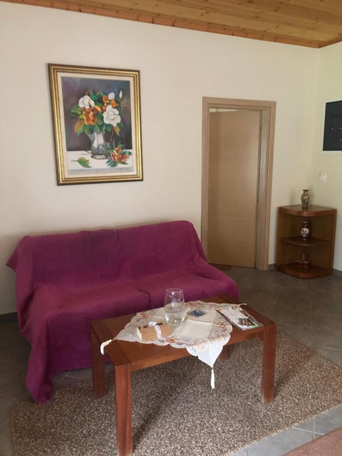 Chrysa'S House Apartment เอยิโอ ภายนอก รูปภาพ