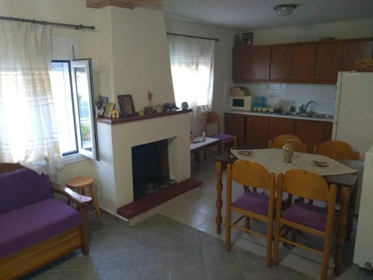 Chrysa'S House Apartment เอยิโอ ภายนอก รูปภาพ